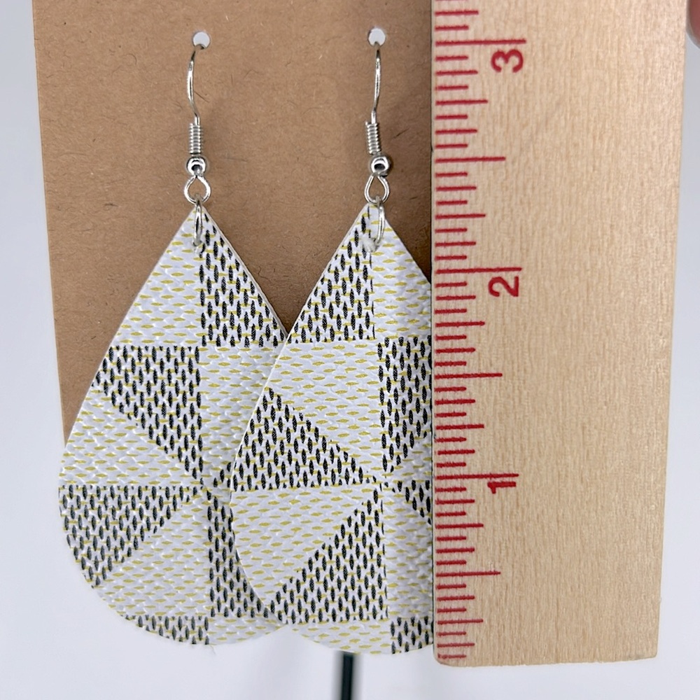 *LAST ONE* Faux Leather Dangle Earrings Fashion Jewelry - Picture 2 of 4
